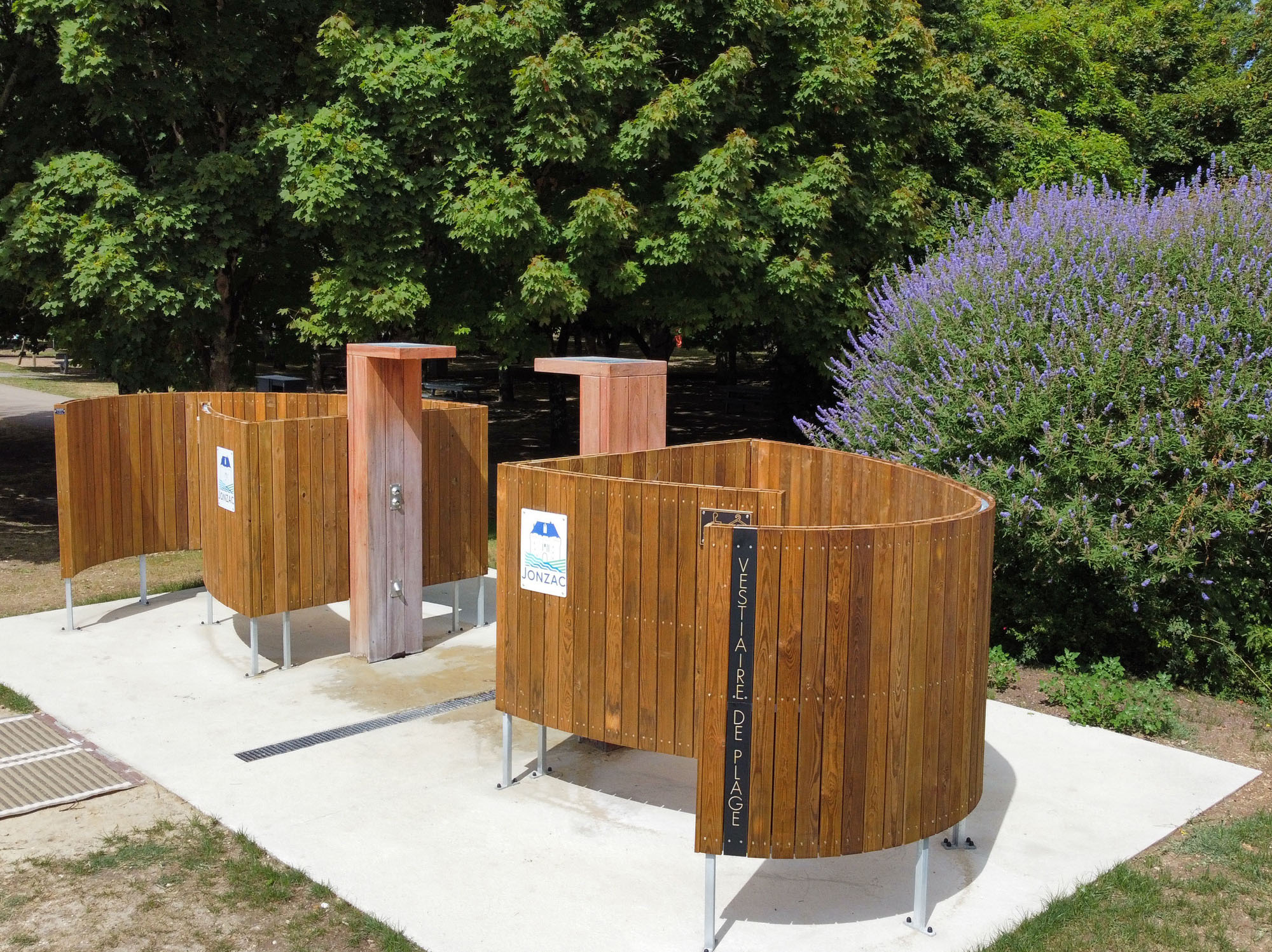 MOBILIER POUR BASES DE LOISIRS